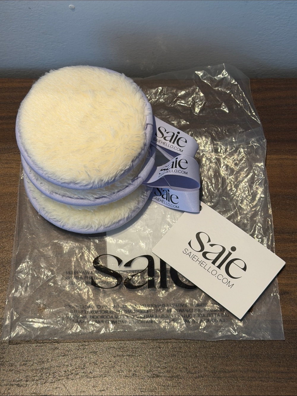 Saie Reusable Makeup Remover Pads in Cream with Light Purple Trim